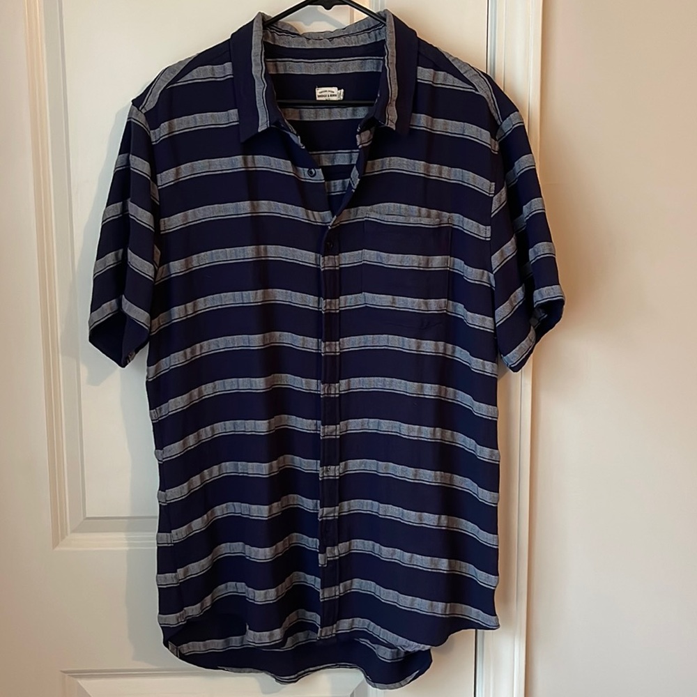 Bridge and Burn short sleeve button down